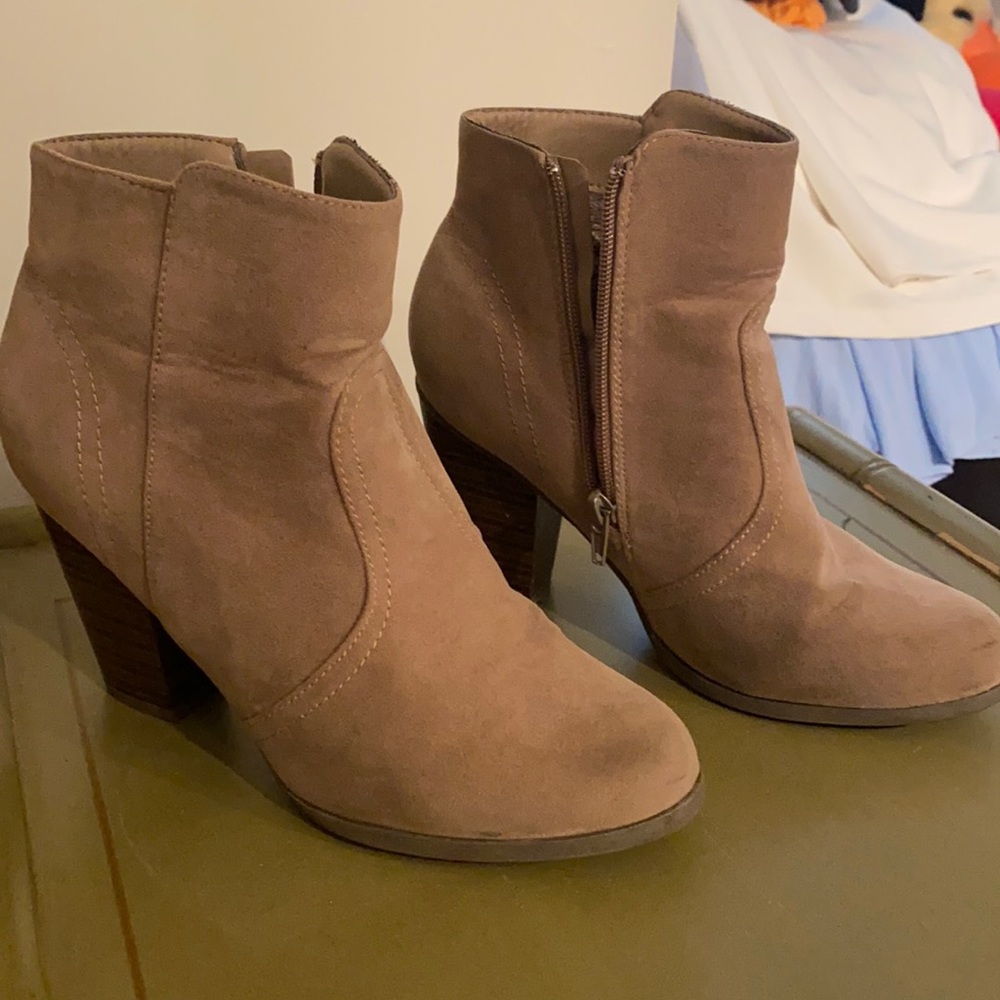 Brown boot wedges